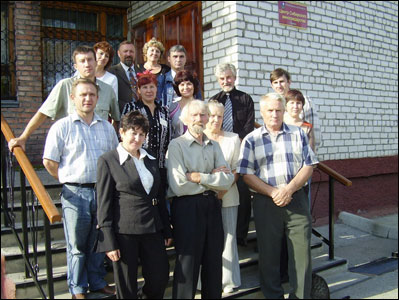 После удачно прошедшего праздника. Члены Центра Сибирского Виноградарства с гостями.
